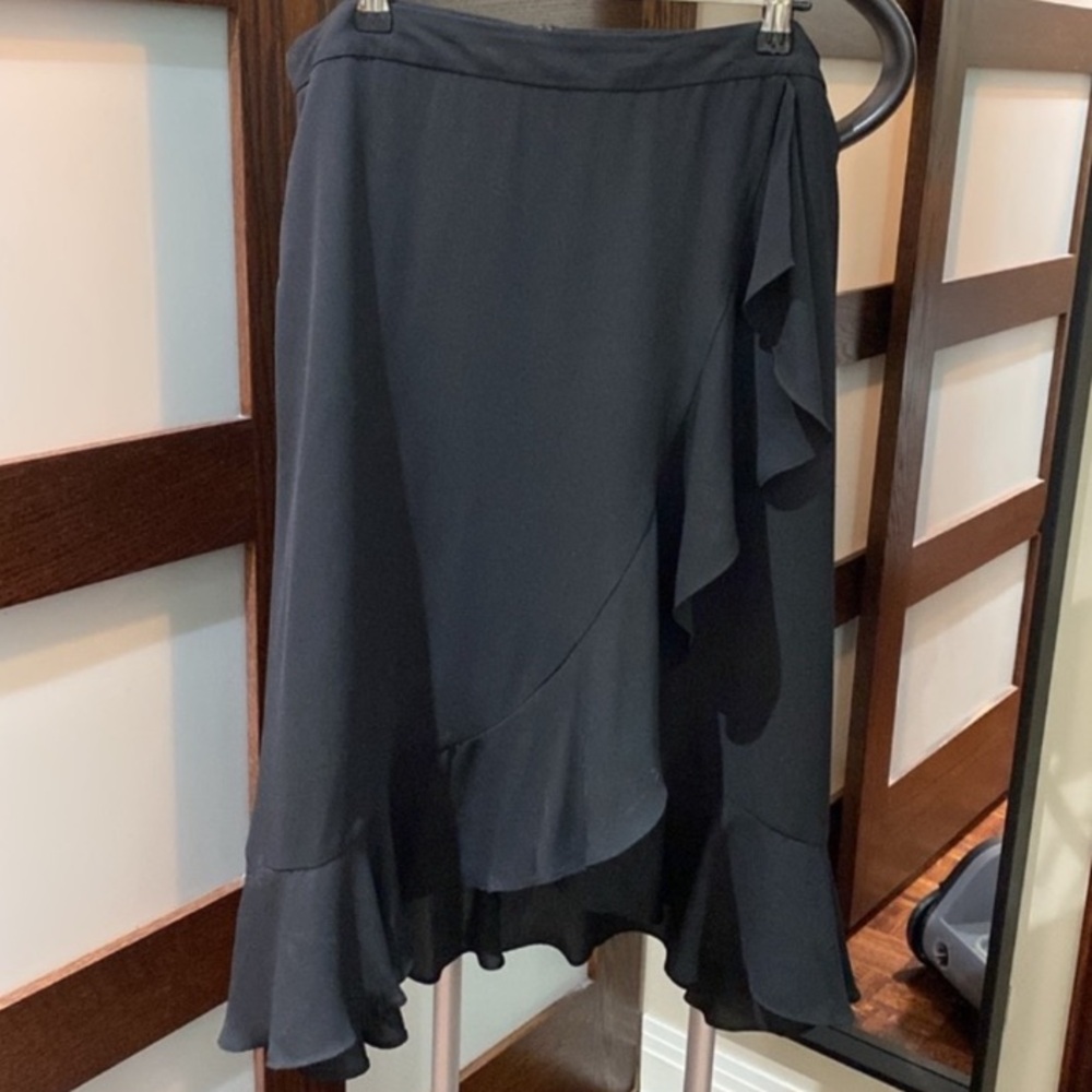 💕Host Pick💕 Banana Republic Asymmetrical Black cascading ruffle skirt